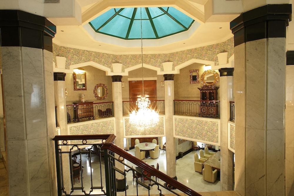 Arimbi Pejaten Suites Jacarta Exterior foto