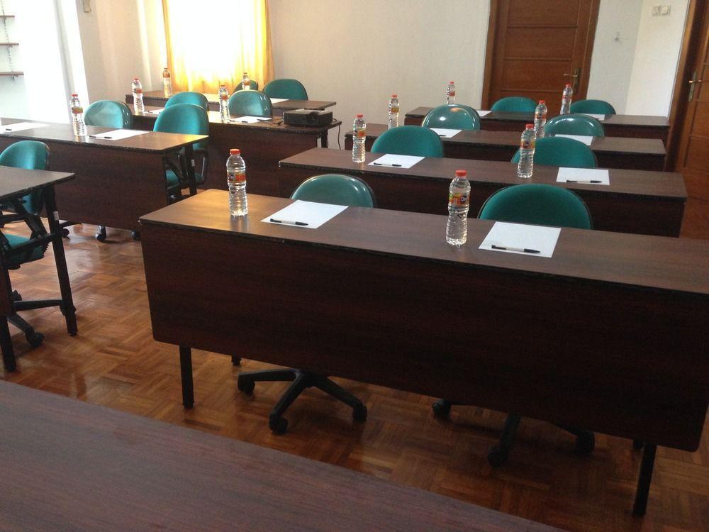 Arimbi Pejaten Suites Jacarta Exterior foto