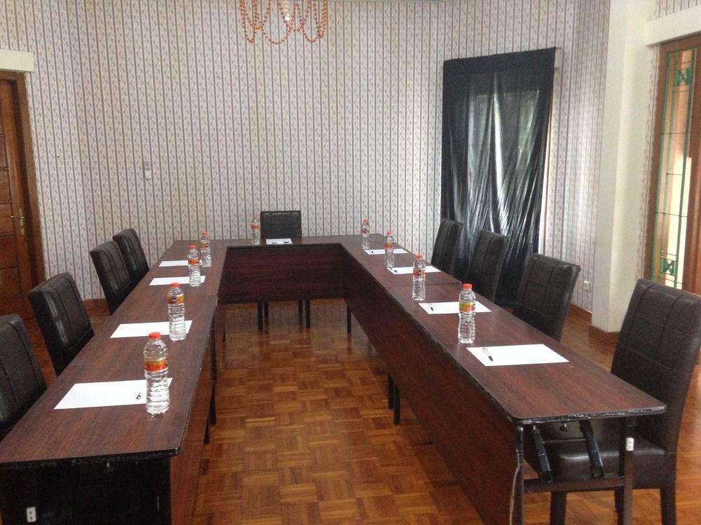 Arimbi Pejaten Suites Jacarta Exterior foto