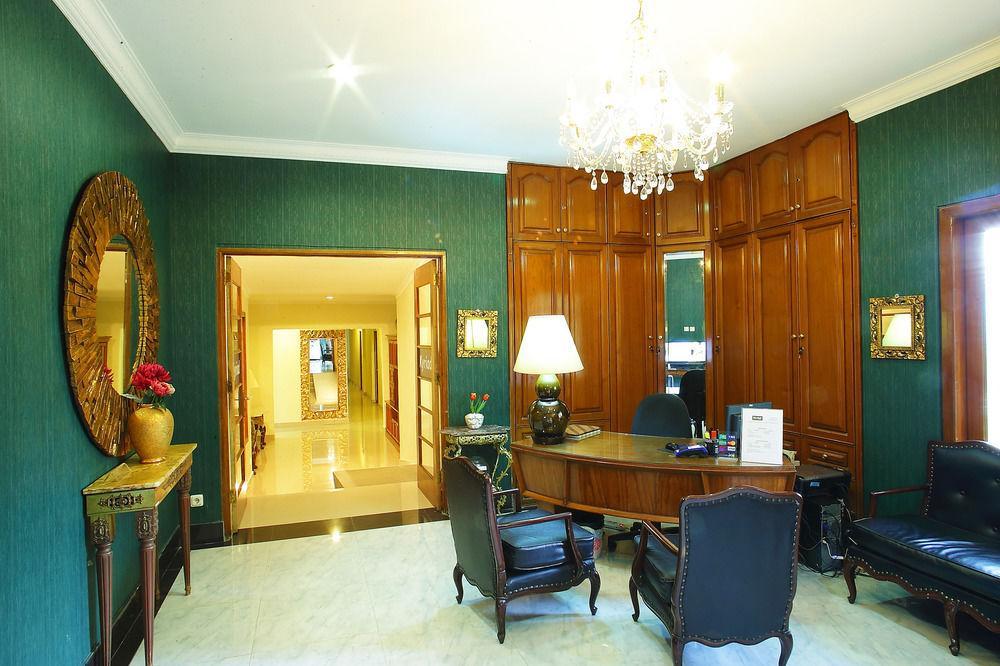 Arimbi Pejaten Suites Jacarta Exterior foto