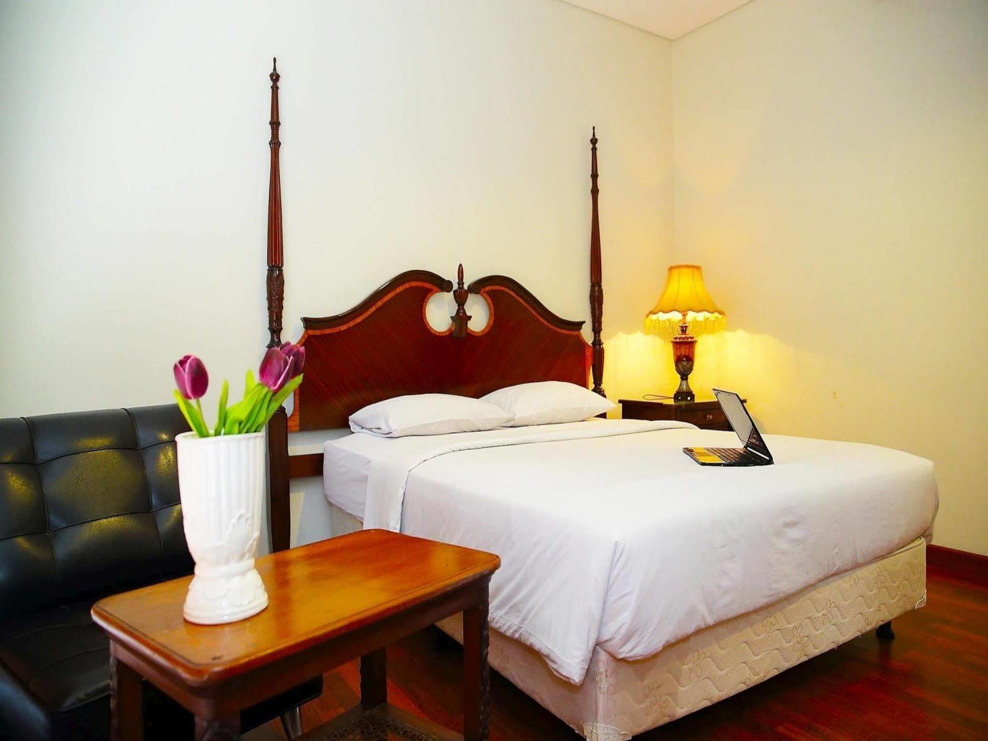 Arimbi Pejaten Suites Jacarta Exterior foto