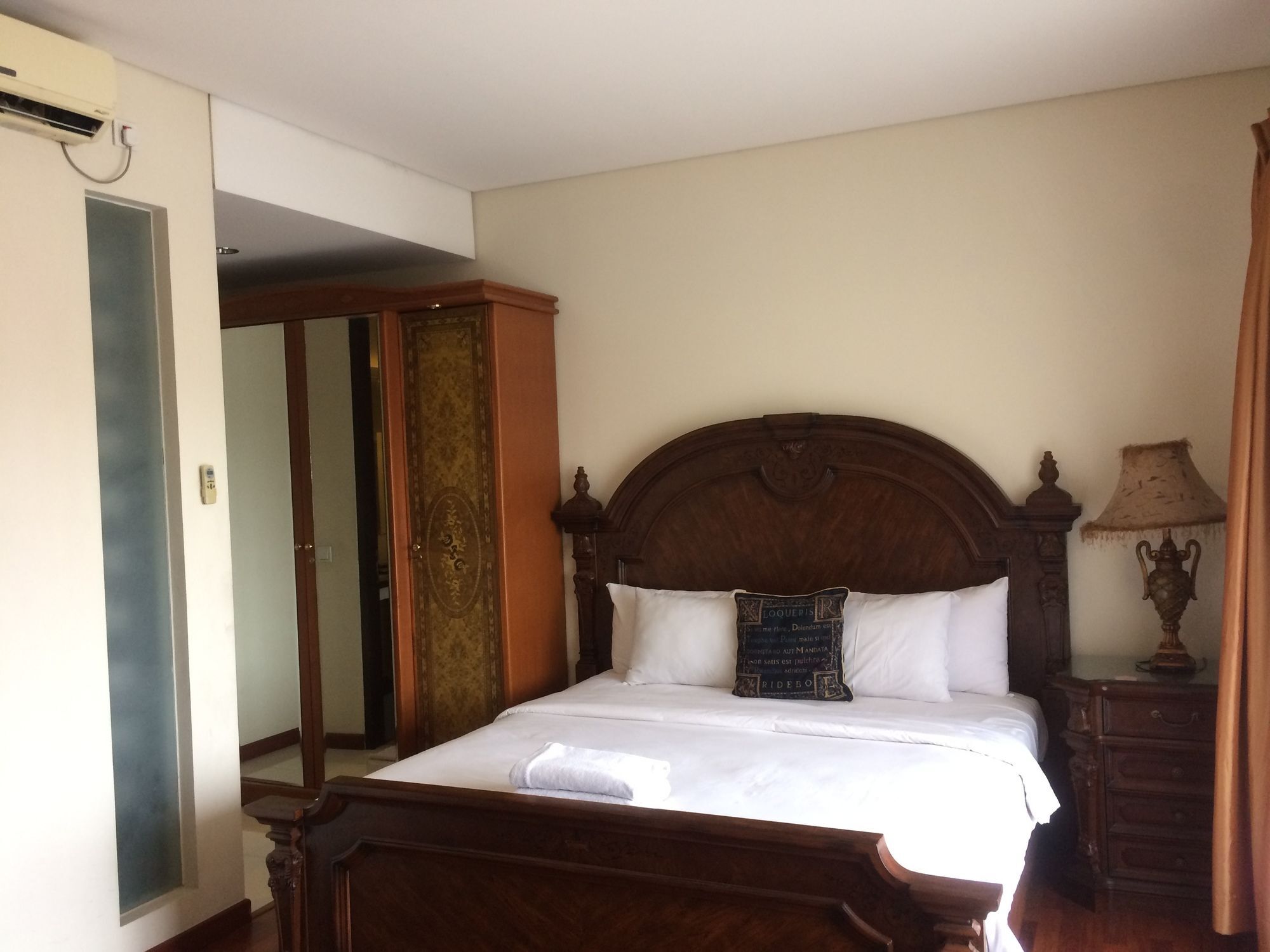 Arimbi Pejaten Suites Jacarta Exterior foto